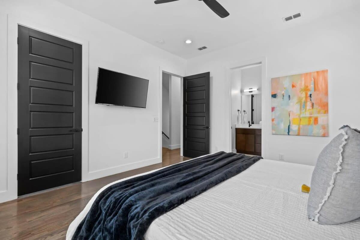 Holiday home Magnificent 4 Bedroom -w Balcony & Fireplace Nashville