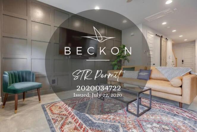 Spacious Luxury Twin Homes, Walk To Everything! Holiday home