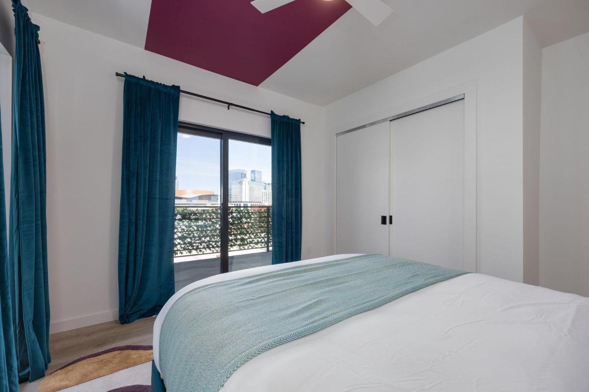 Hyve - Artpop - Walk To Broadway *