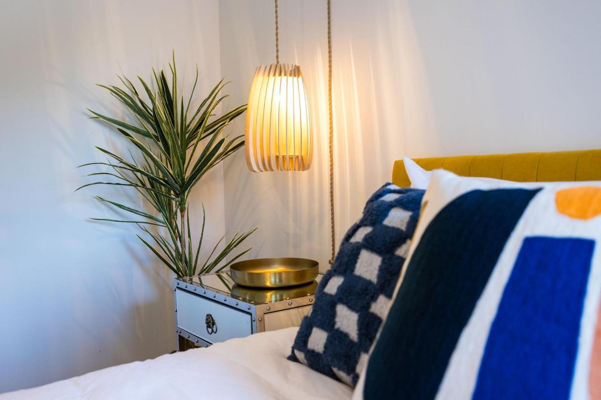 Hyve - Artpop - Walk To Broadway Nashville