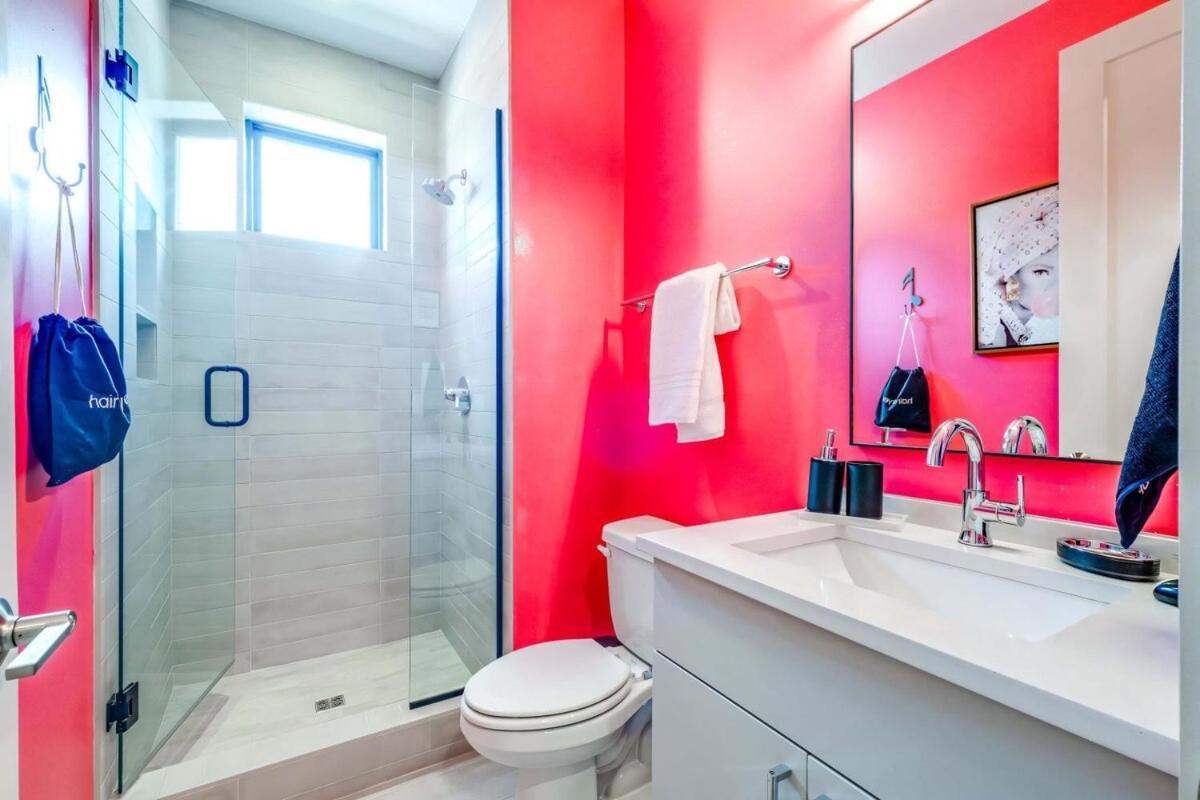 Holiday home Music Fame House Gulch 4 Patios And View Karaoke