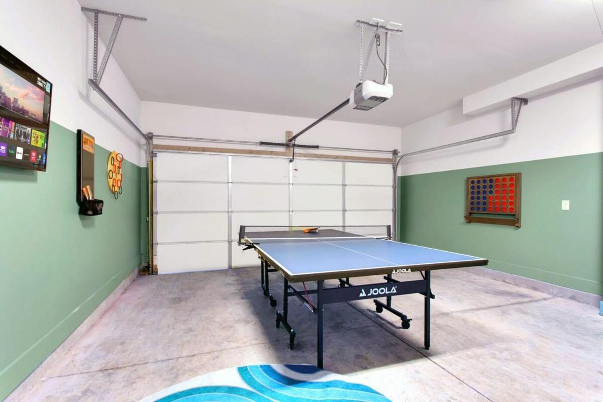 Lux Retreat 12 Beds Games Bar *