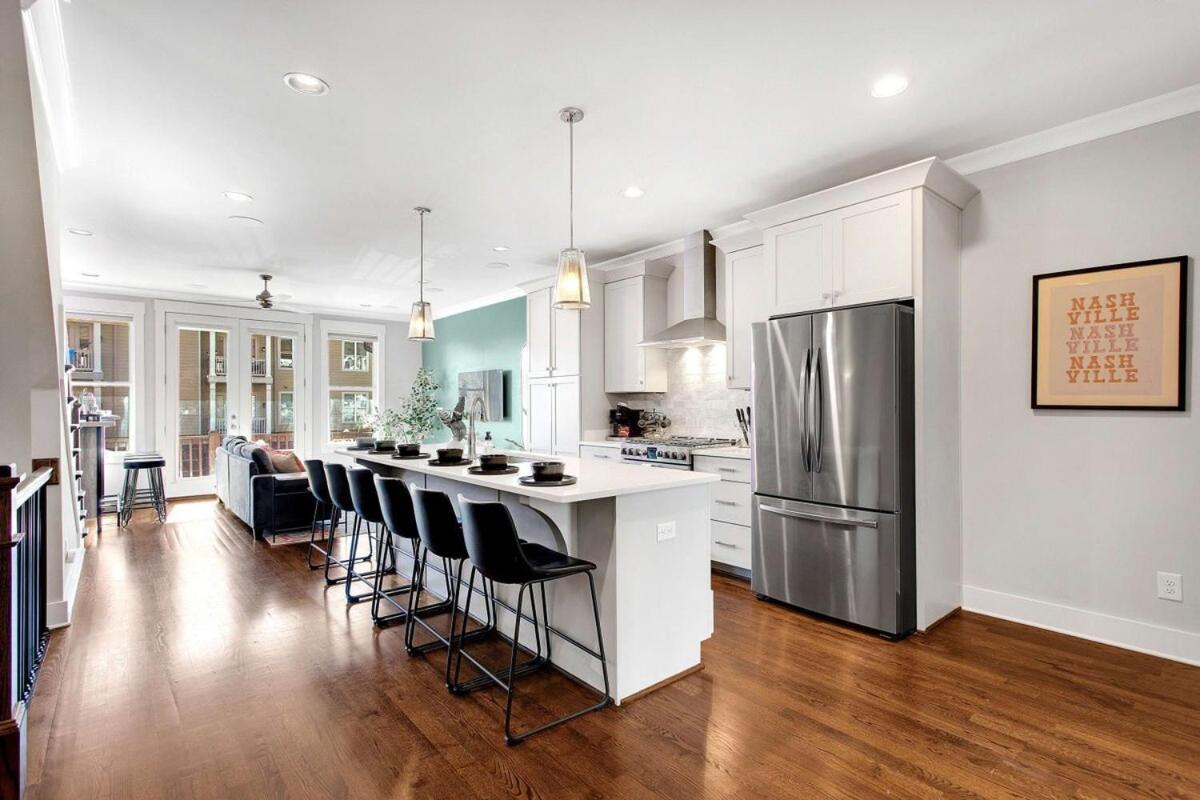 Lux Retreat 12 Beds Games Bar Holiday home Nashville
