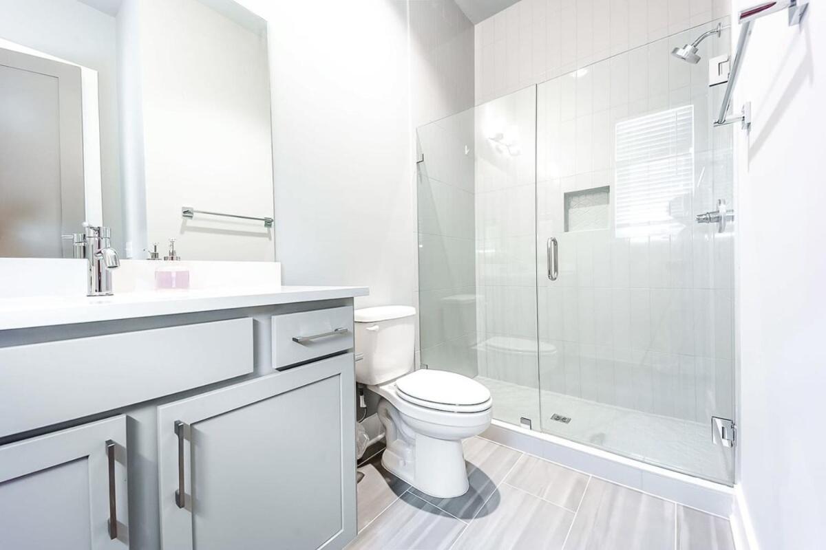 Holiday home Open Late Nash Rooftop Views Near Downtown *