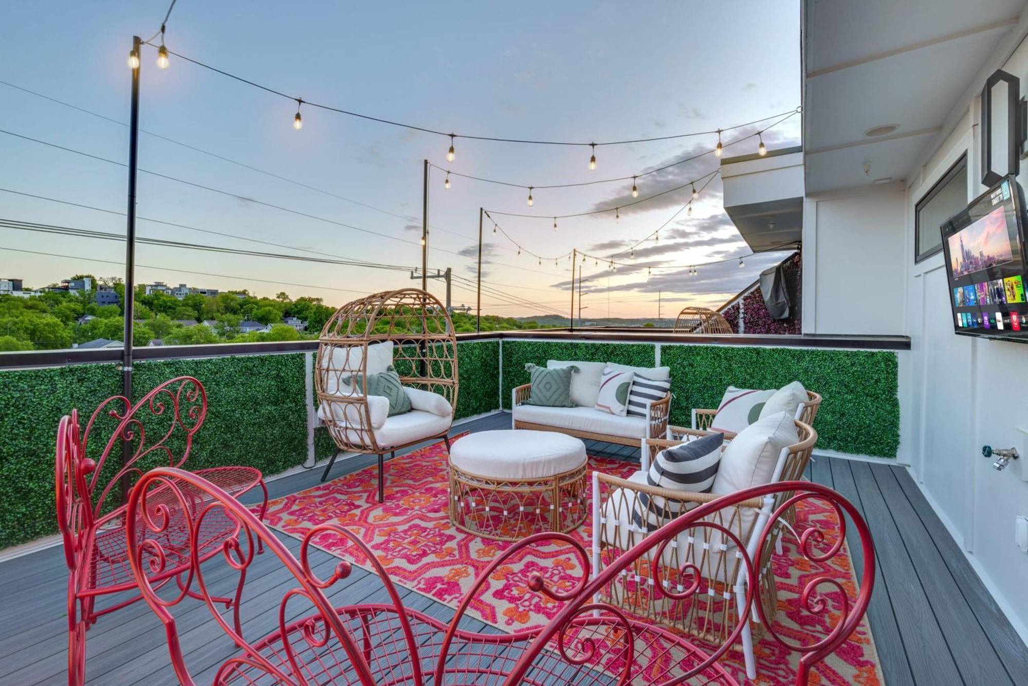 Holiday home Sky High Cowgirl Luxe 4br With Rooftopdeck Karaoke Nashville
