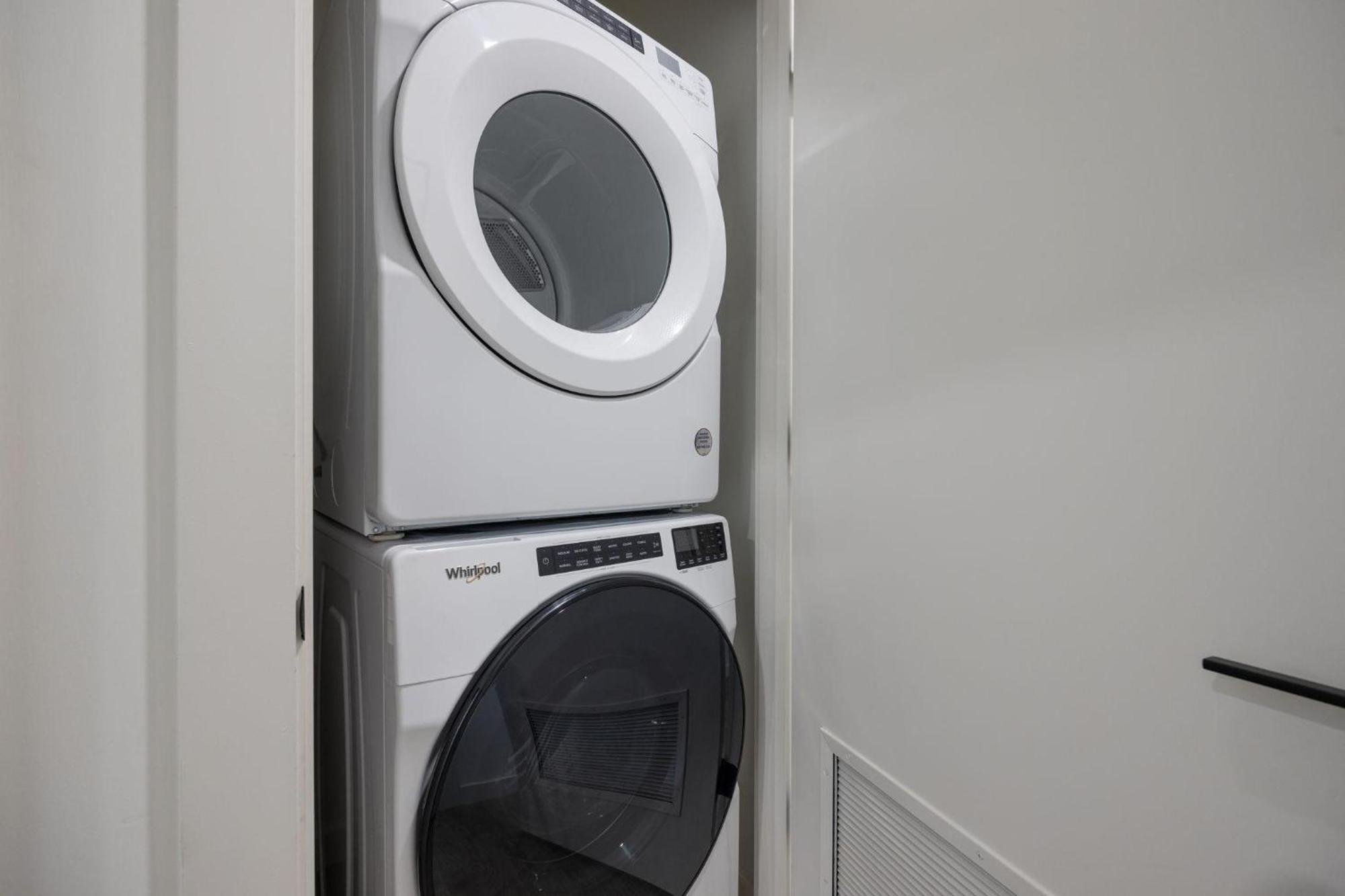 Hyve - Zest - Pool & Gym - Get Ready Vanities * Nashville