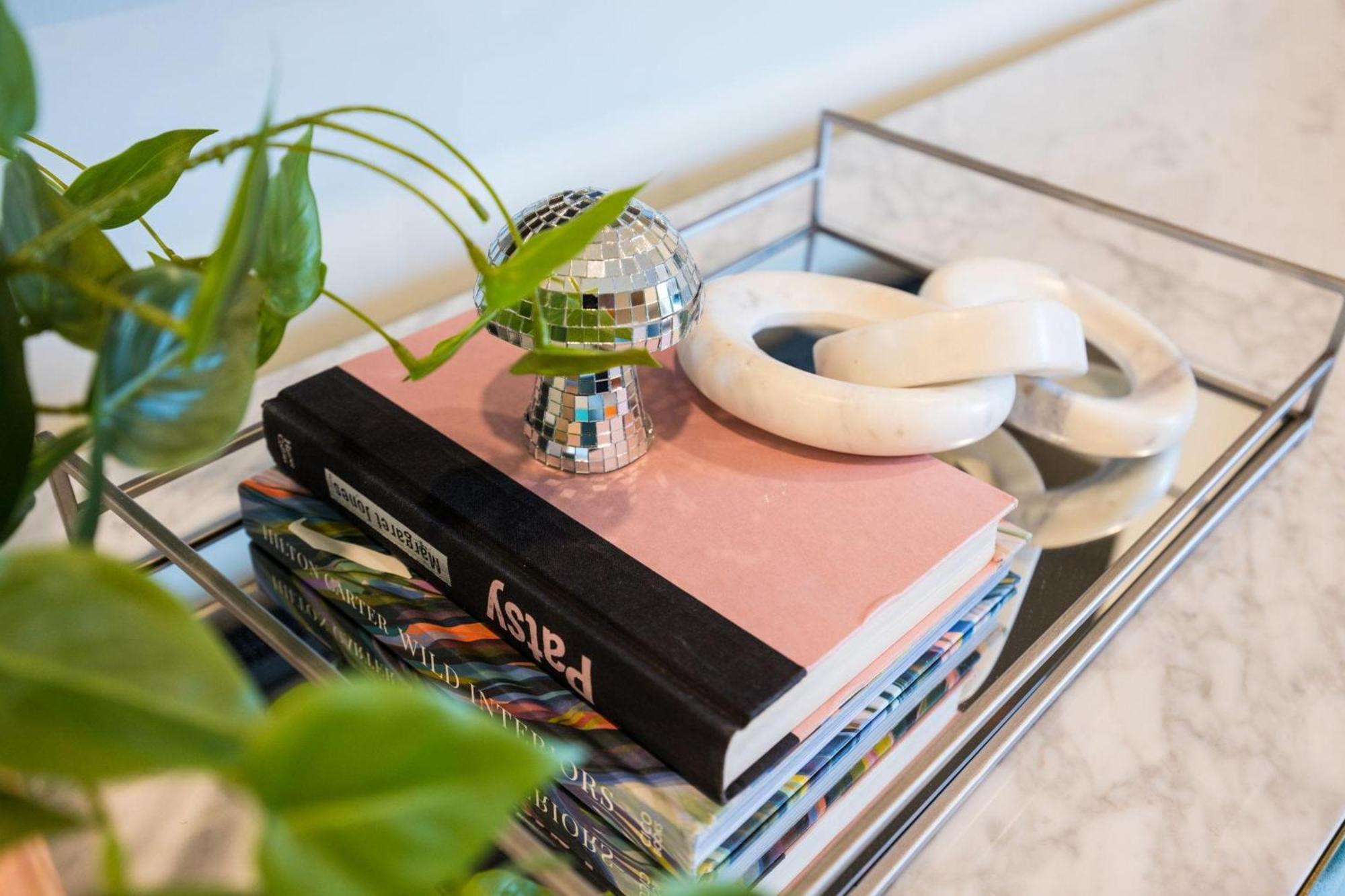 Hyve - Artpop - Walk To Broadway