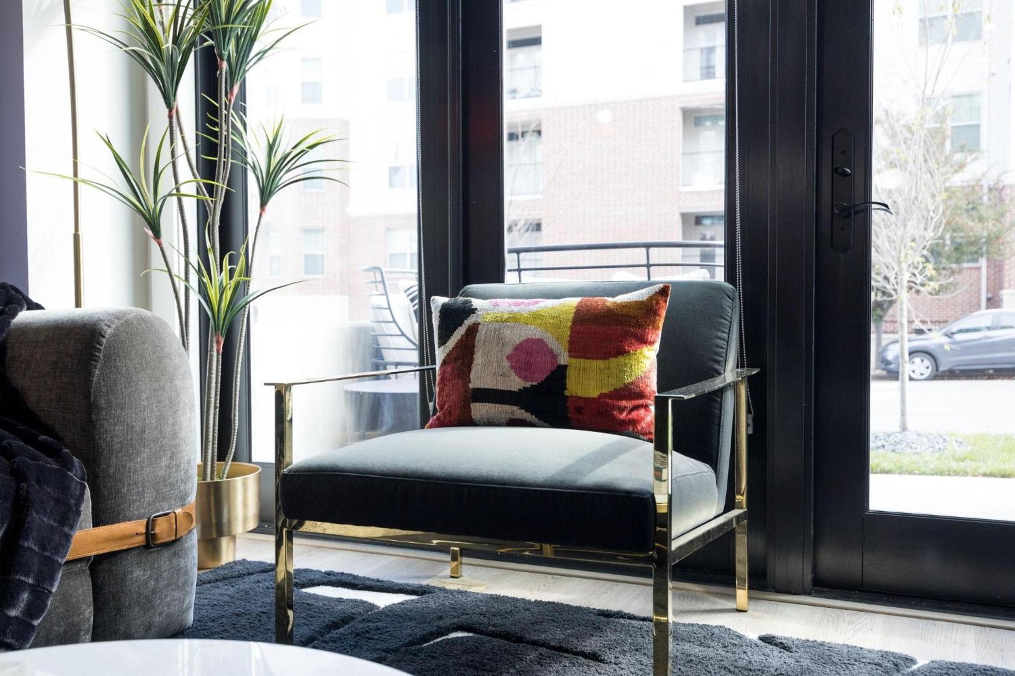 - 3102 Long Blvd - Odyssey - R