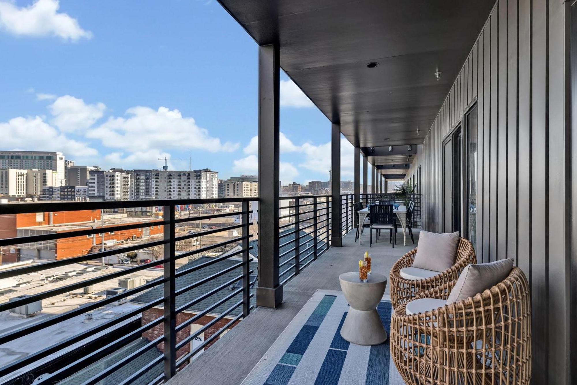 Hyve-the Cosmo-walk To Broadway Nashville