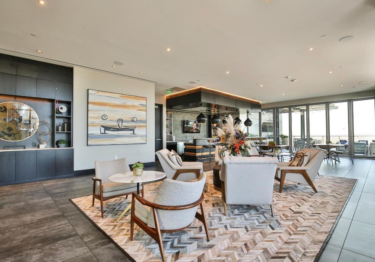 Deluxe On Broadway Apartment