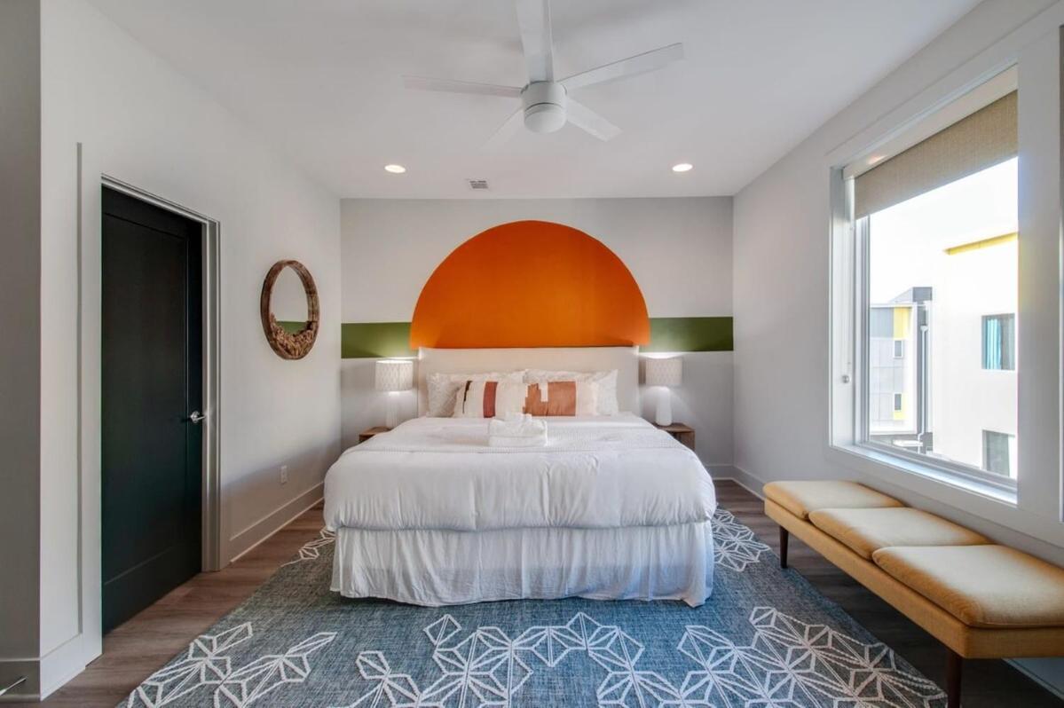 East Nash Double - 26 Beds Fast * Nashville