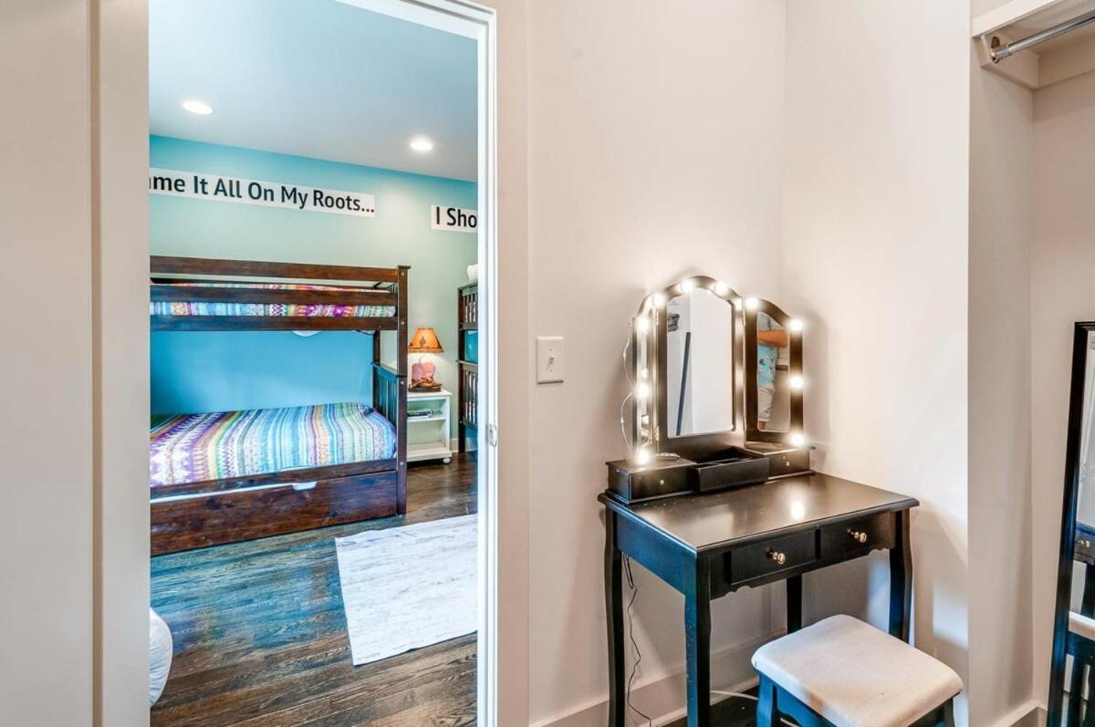 Game And Skydeck - Book Today Holiday home Nashville
