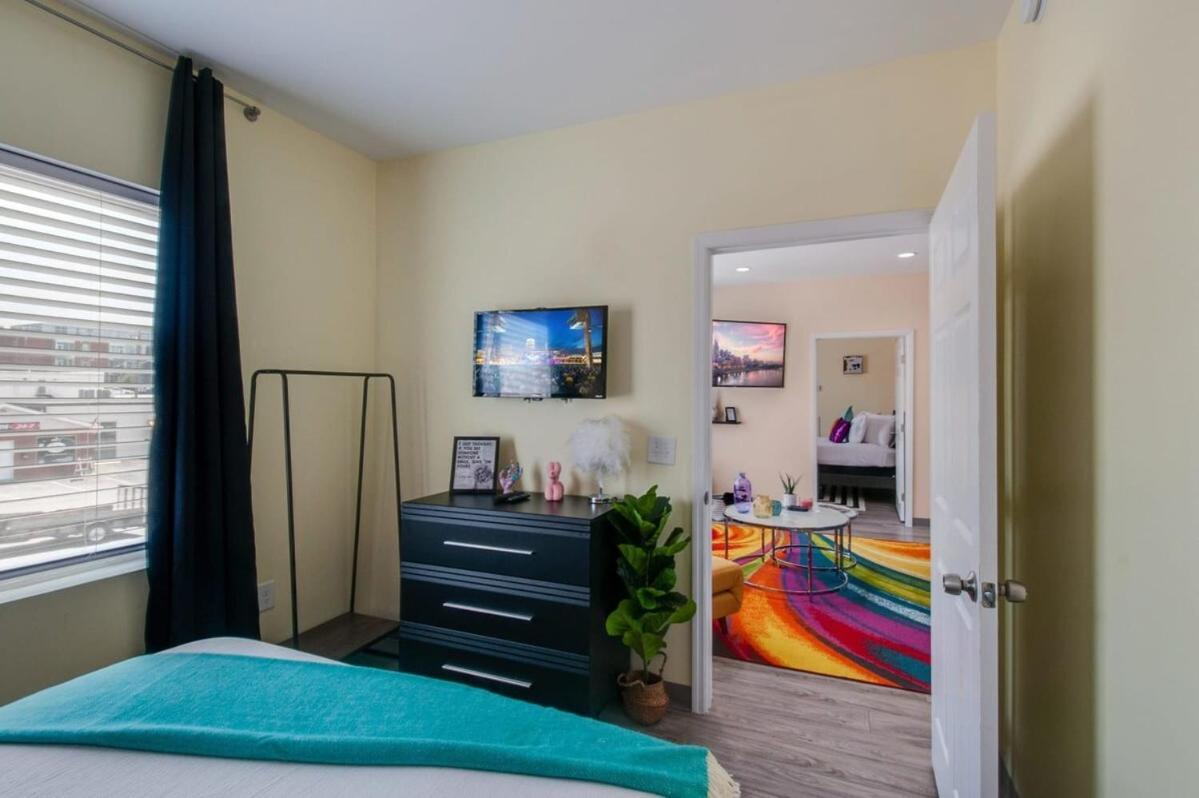 Apartment New 4 Bedroom Near Dt Walk To Restaurants *