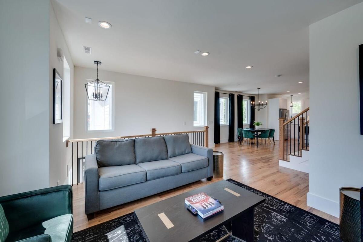 Holiday home 10 Percent Off Elevator Rooftop With Hot Tub & Views