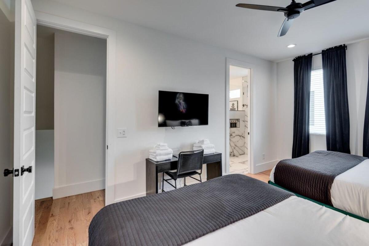 10 Percent Off Elevator Rooftop With Hot Tub & Views Holiday home