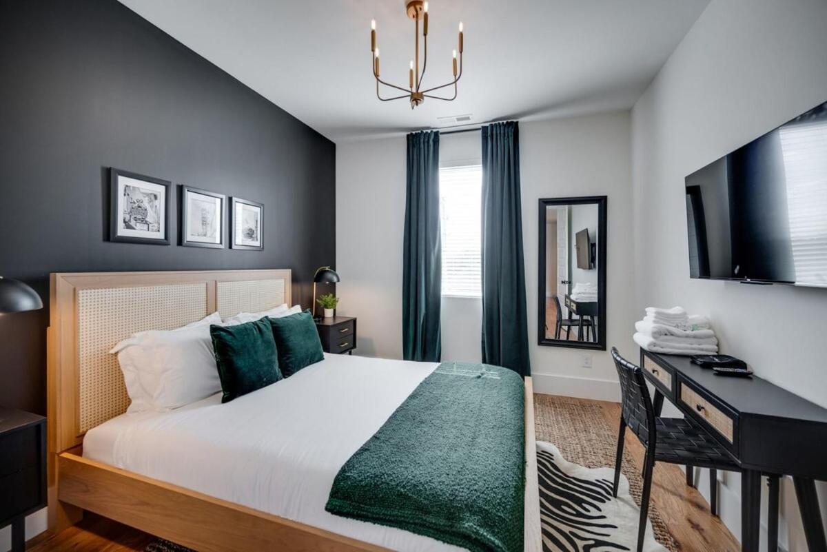 Holiday home 10 Percent Off Elevator Rooftop With Hot Tub & Views