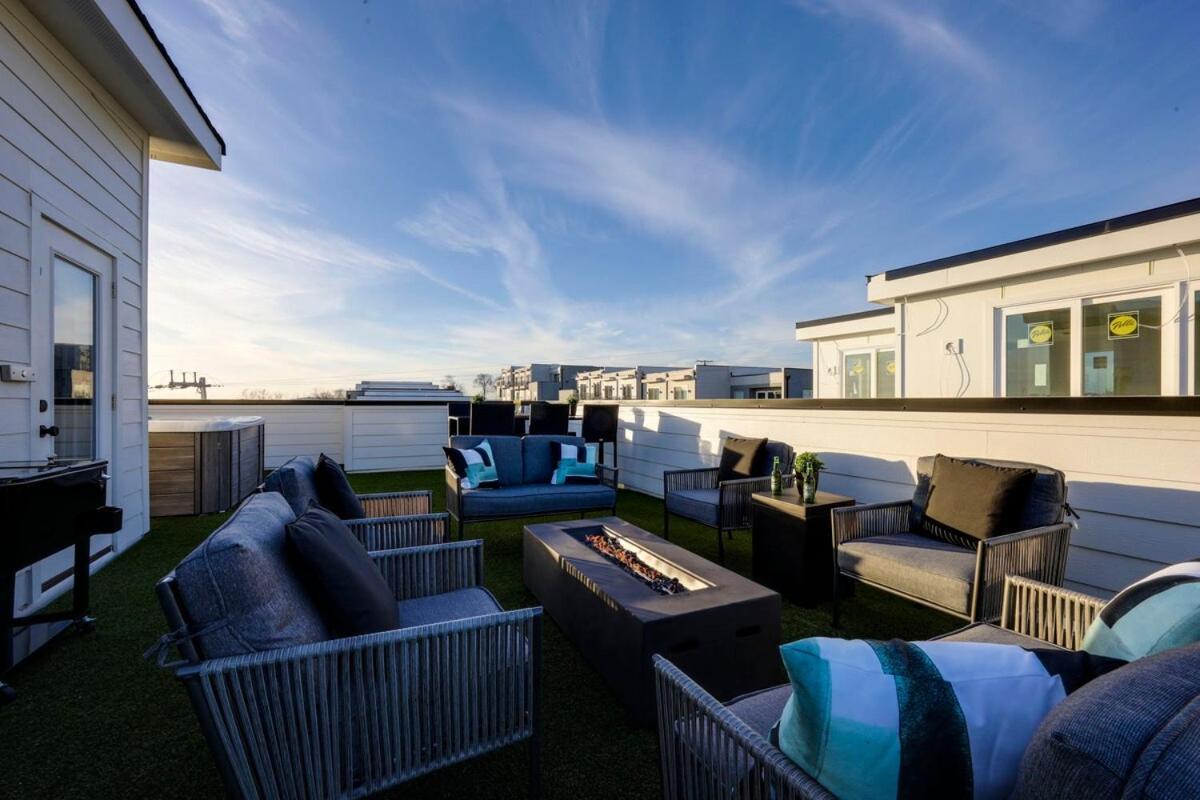 Holiday home 10 Percent Off Elevator Rooftop With Hot Tub & Views *