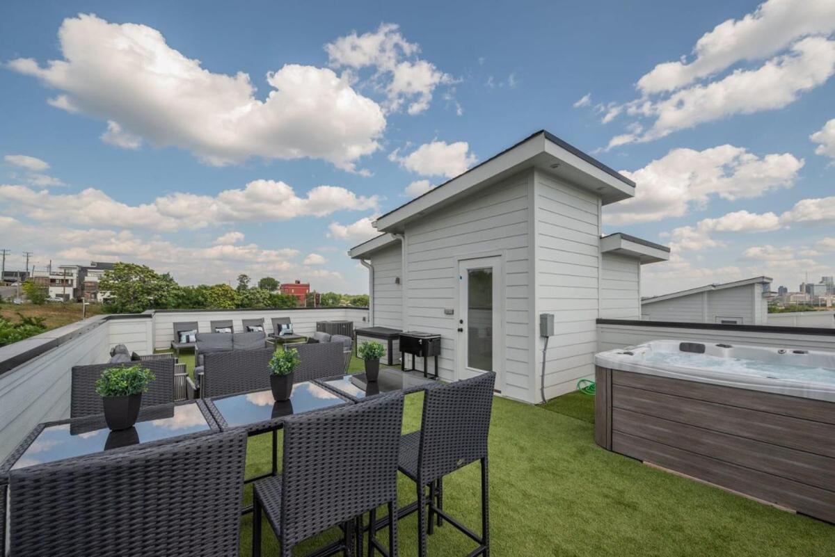 Holiday home 10 Percent Off Elevator Rooftop With Hot Tub & Views