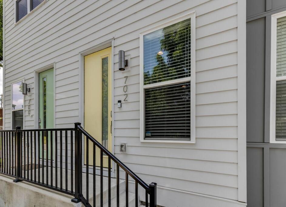 New Townhome 5 Mins To Broadway Sleeps 8 Holiday home *