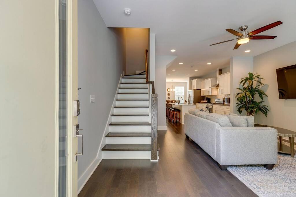 Holiday home New Townhome 5 Mins To Broadway Sleeps 8 Nashville