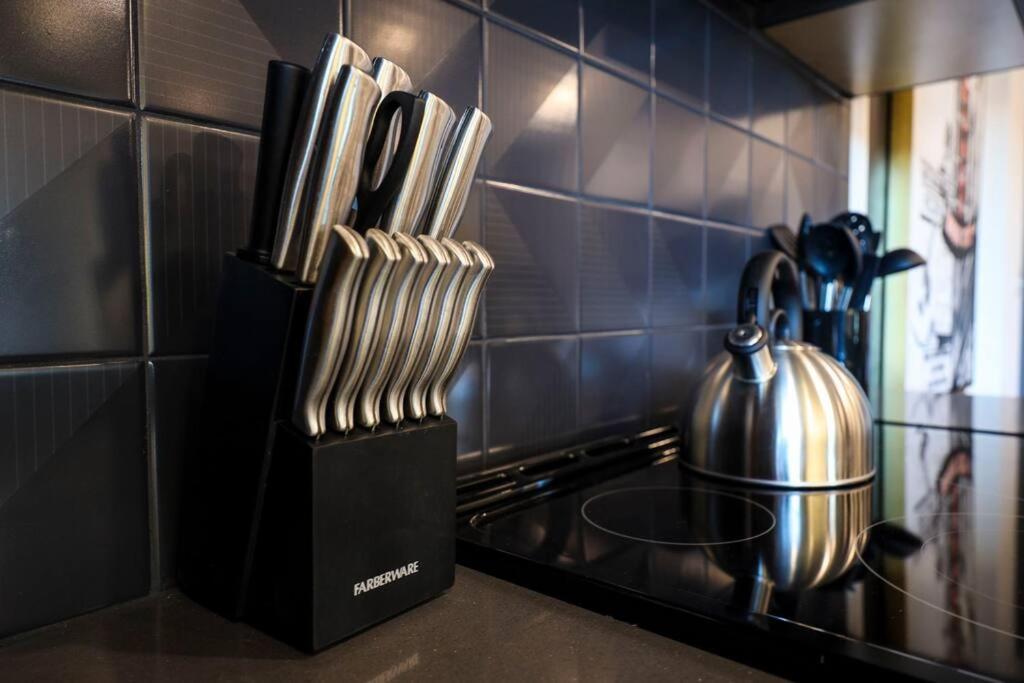 Dt Walk To Broadway 2 Bedrooms Sleeps 8