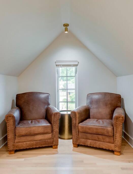Lux West Nash Tudor 4mi To Dt Sleeps 9 Holiday home Nashville
