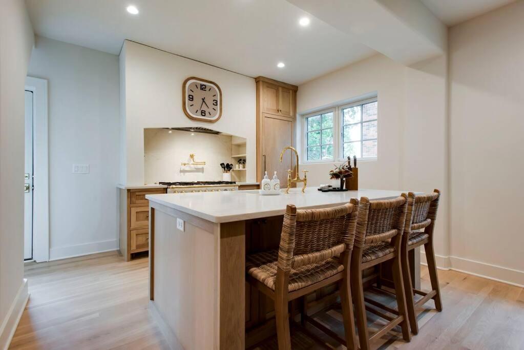 Holiday home Lux West Nash Tudor 4mi To Dt Sleeps 9 Nashville