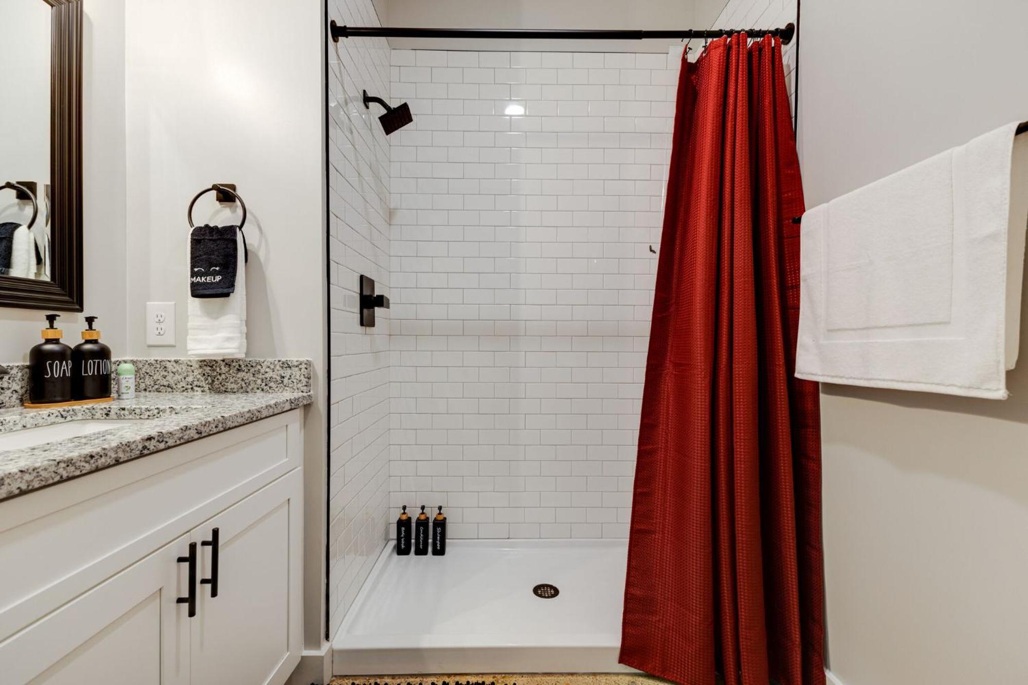 New With 2 Beds 7 Mins To Broadway
