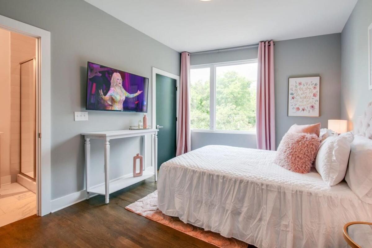 New Dollys Dream 12 Beds Downtown Nash Opry Karaoke Holiday home Nashville