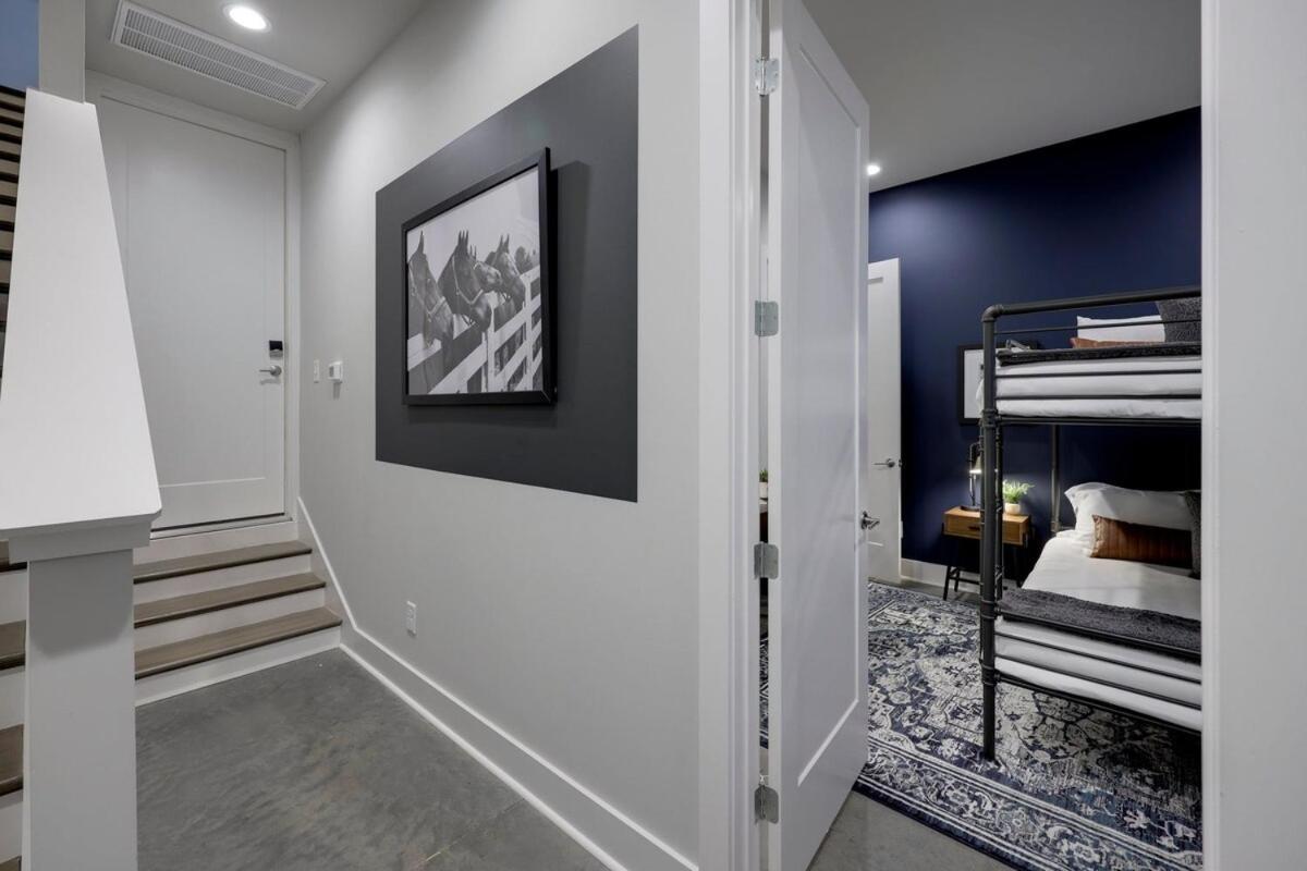 New Lux Townhome 6 Mins To Dt Rooftop Sleeps 12 Nashville
