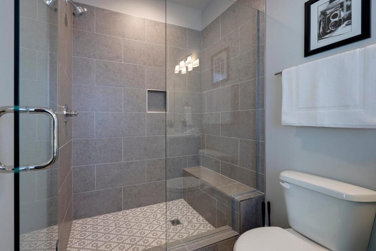 New Lux Townhome 6 Mins To Dt Rooftop Sleeps 12 Holiday home Nashville