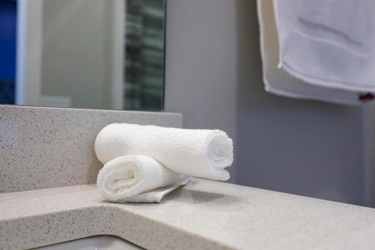 New Lux Townhome 6 Mins To Dt Rooftop Sleeps 12 Nashville