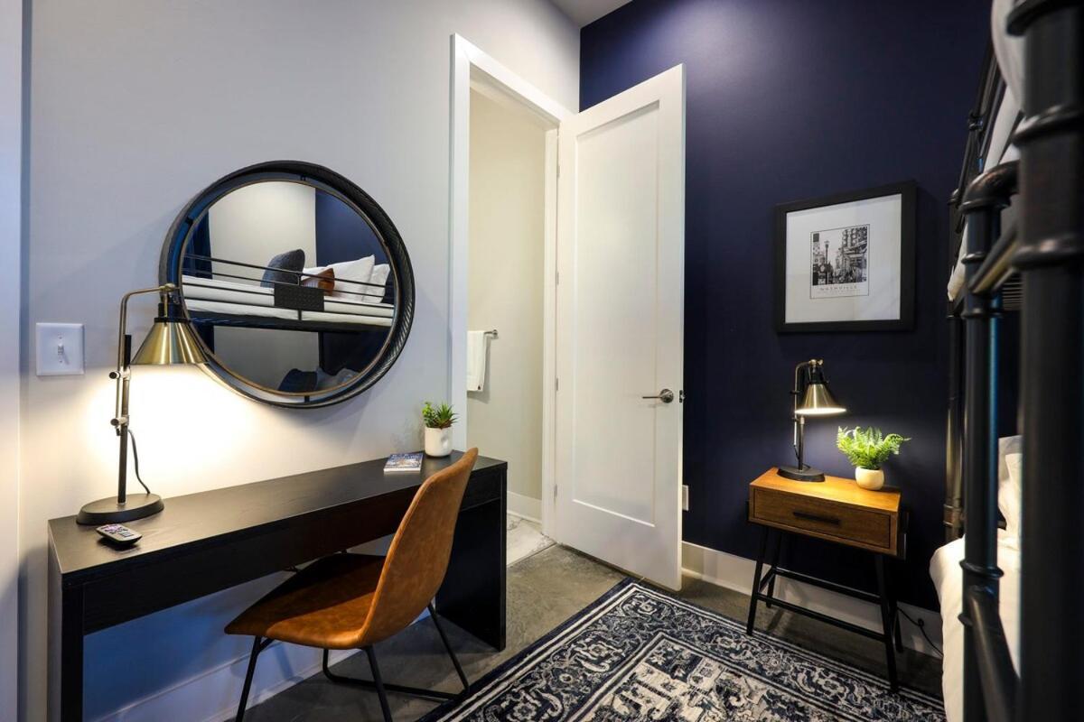 Holiday home New Lux Townhome 6 Mins To Dt Rooftop Sleeps 12 Nashville
