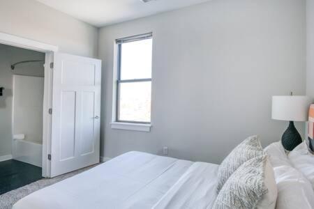 Apartment Two Cozysuites Spacious Music Row With Parking