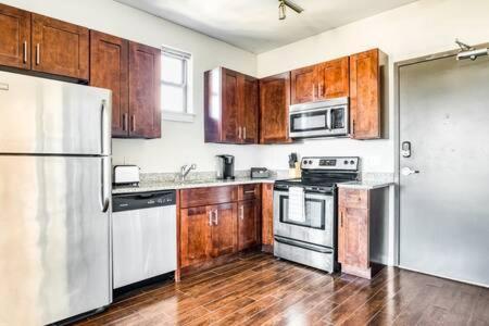 Two Cozysuites Spacious Music Row With Parking
