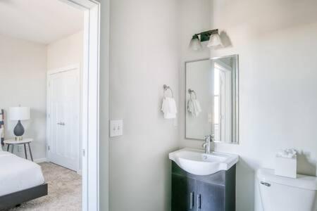 Cozysuites Music Row Modern 1br W/free Parking! 32 *