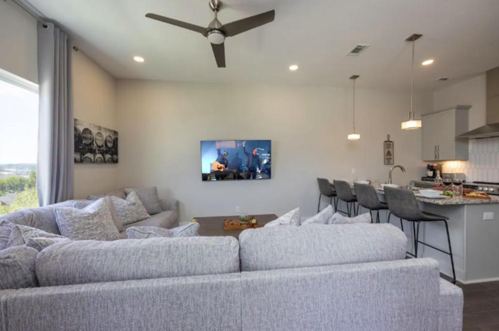 Luxury Four-story With Rooftop Views, 10min To Downtown! Sleeps 12! Nashville