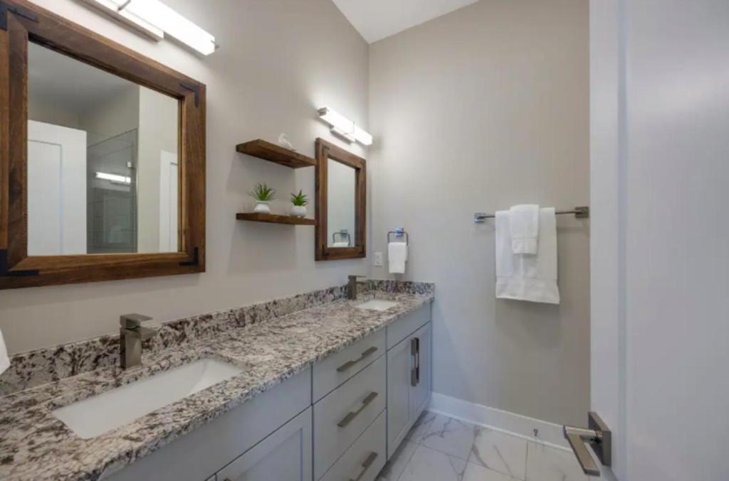 Luxury Four-story With Rooftop Views, 10min To Downtown! Sleeps 12! Nashville