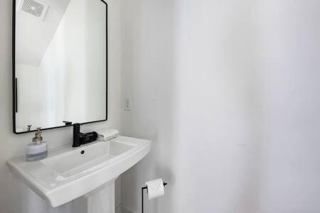 Holiday home The Waylon - 8 Beds And Cozy Rooftop Lounge Nashville