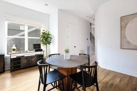 The Waylon - 8 Beds And Cozy Rooftop Lounge Holiday home