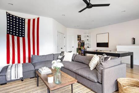 The Waylon - 8 Beds And Cozy Rooftop Lounge Holiday home *