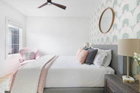 The Jolene - 10 Beds And Cozy Rooftop W Fire Pit Holiday home