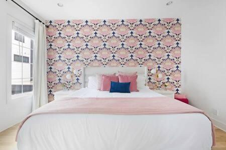 The Jolene - 10 Beds And Cozy Rooftop W Fire Pit Holiday home