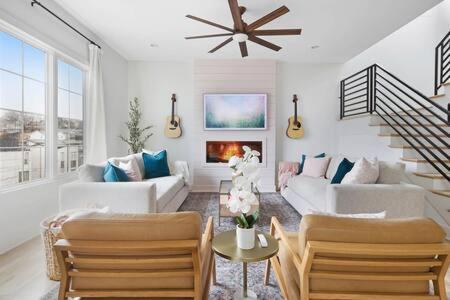 Holiday home The Jolene - 10 Beds And Cozy Rooftop W Fire Pit Nashville