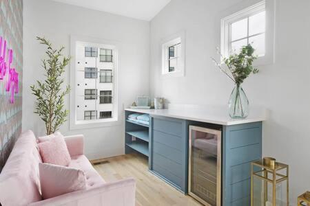 The Jolene - 10 Beds And Cozy Rooftop W Fire Pit Holiday home Nashville