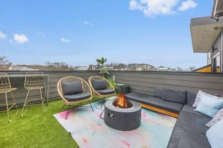 The Jolene - 10 Beds And Cozy Rooftop W Fire Pit *
