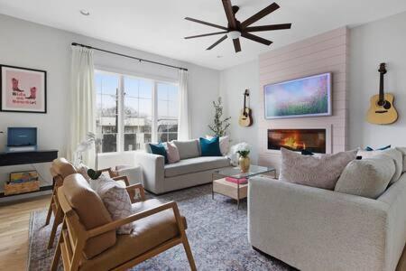 The Jolene - 10 Beds And Cozy Rooftop W Fire Pit