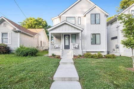 Holiday home The Hadley House - Cozy Porch & Fenced In Backyard *