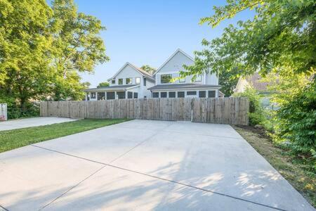 The Hadley House - Cozy Porch & Fenced In Backyard * Nashville