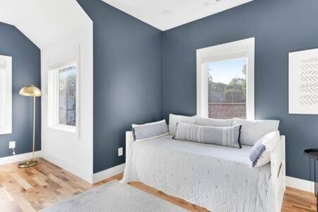 The Hadley House - Cozy Porch & Fenced In Backyard * Nashville